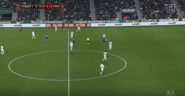 泪目，若塔遗孀被邀请到葡萄牙超级杯现场，全场球迷起立致意