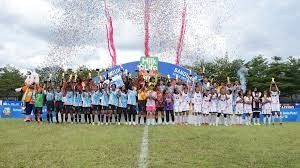 球员赛后把球衣送给癌症小球迷