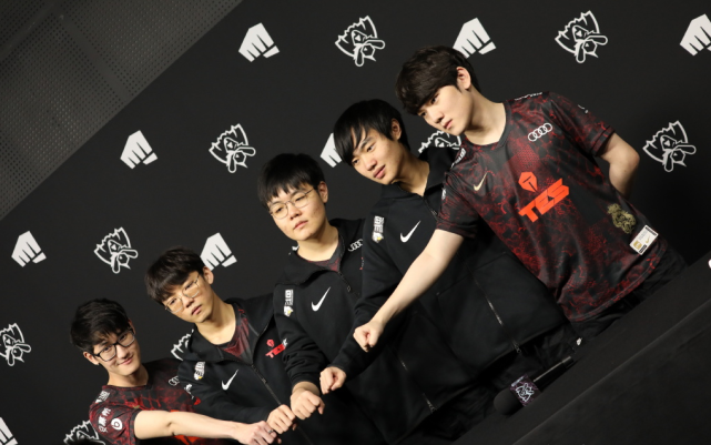 德布尔戈斯 德布尔戈斯